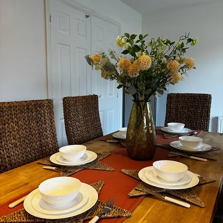 Apartment Huge 8 Bedroom Contractor House, Birmingham, Links To M5, M6 & A38 Birmingham