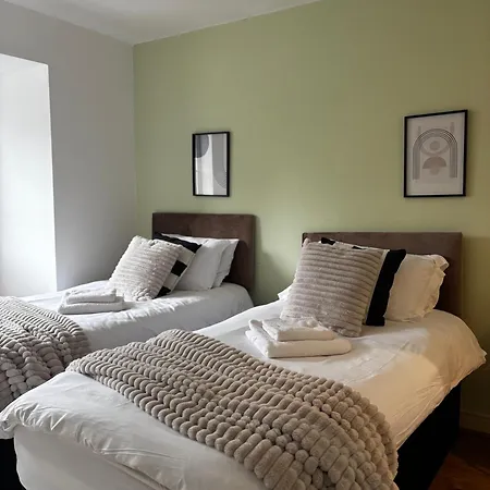 Huge 8 Bedroom Contractor House, Birmingham, Links To M5, M6 & A38 Birmingham