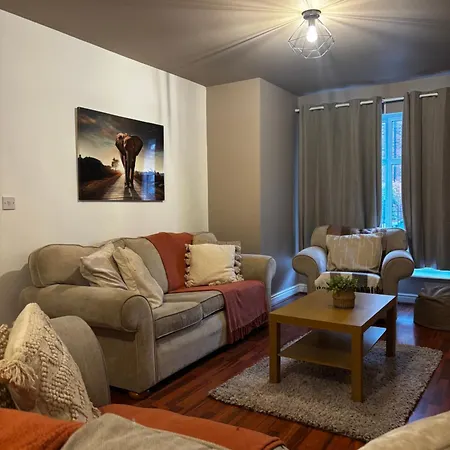 Apartment Huge 8 Bedroom Contractor House, Birmingham, Links To M5, M6 & A38